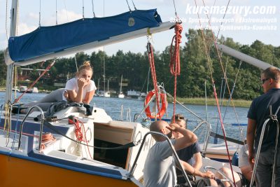 kurs żeglarski rejs szkoleniowy na patent żeglarski rekreacyjny mazury jeziora obóz wędrowny dorośli młodzież IMG_4185-1a