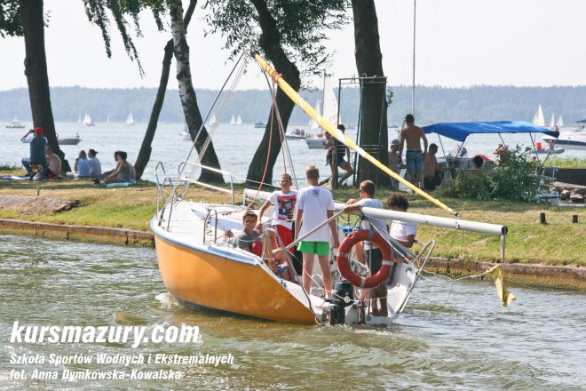 kurs żeglarski rejs szkoleniowy na patent żeglarski rekreacyjny mazury jeziora obóz wędrowny dorośli młodzież IMG_3599-2a